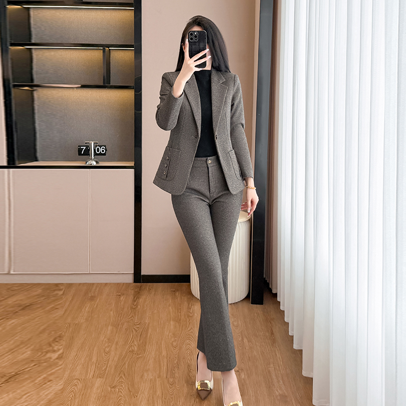 Woolen suit set for women in autumn and winter of 2025, new style, simple and capable, slim fit and slimming temperament, commuting long sleeved suit Woolen suit set for women in autumn and winter of 2025, new style, simple and capable, slim fit and slimming temperament, commuting long sleeved suit