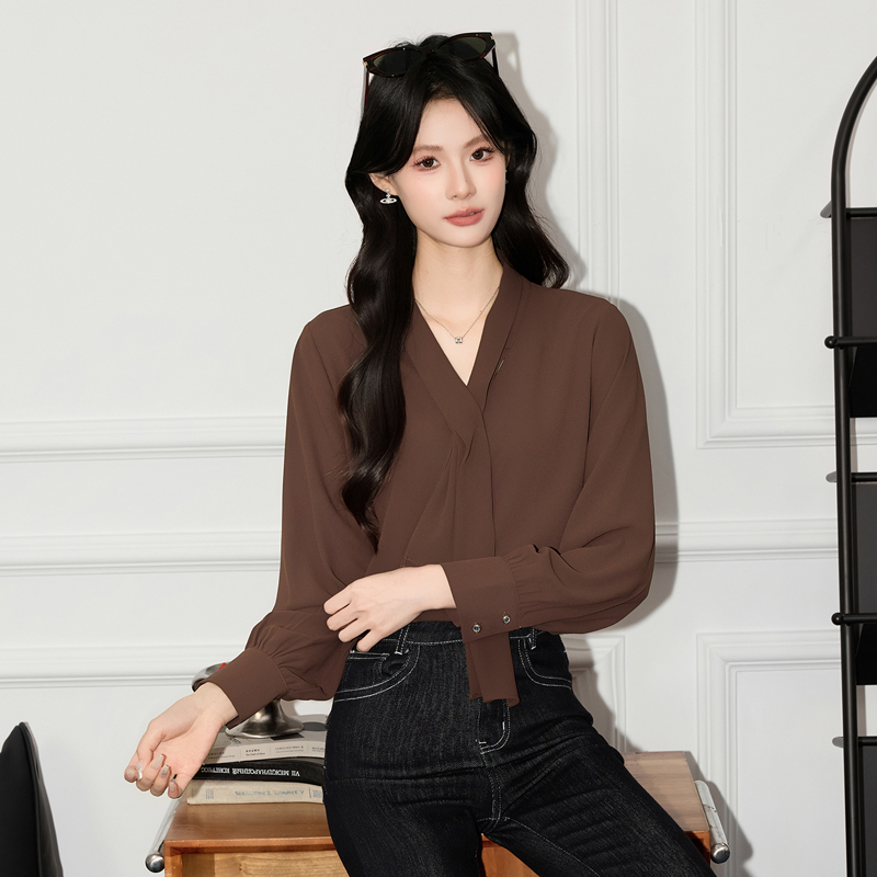Temperament V-neck ribbon shirt for women in autumn 2025, new casual and versatile OL fashion, simple and stylish long sleeved shirt Temperament V-neck ribbon shirt for women in autumn 2025, new casual and versatile OL fashion, simple and stylish long sleeved shirt