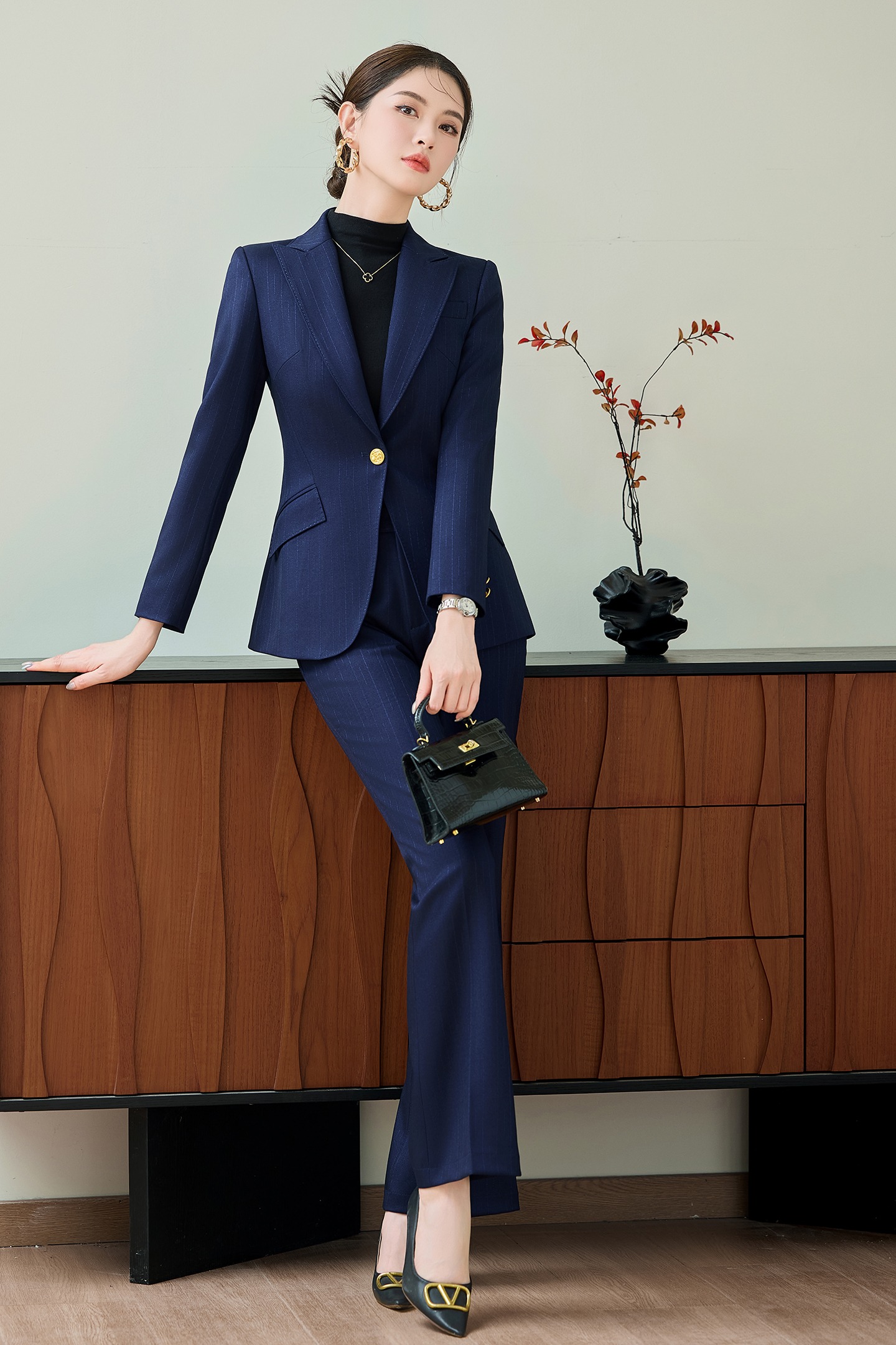 Slimming temperament pink suit for women 2025 early autumn new style simple and efficient commuting versatile long sleeved mini suit Slimming temperament pink suit for women 2025 early autumn new style simple and efficient commuting versatile long sleeved mini suit