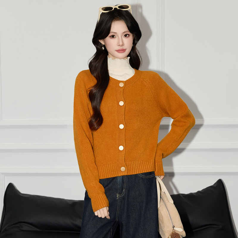 2025 Lazy Style Sweater Women's Autumn and Winter New Style Design Fashionable Single breasted Knitted Cardigan Versatile Look Slimming Top 2025 Lazy Style Sweater Women's Autumn and Winter New Style Design Fashionable Single breasted Knitted Cardigan Versatile Look Slimming Top
