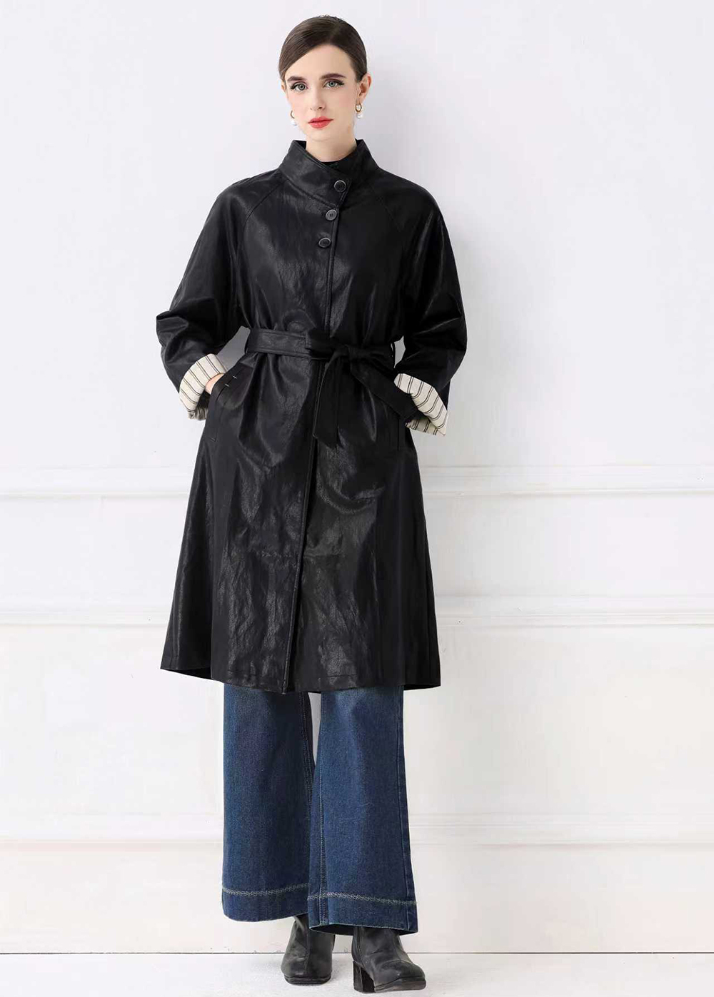 Realistic shooting of simple and cool PU leather windbreaker, retro leather jacket Realistic shooting of simple and cool PU leather windbreaker, retro leather jacket