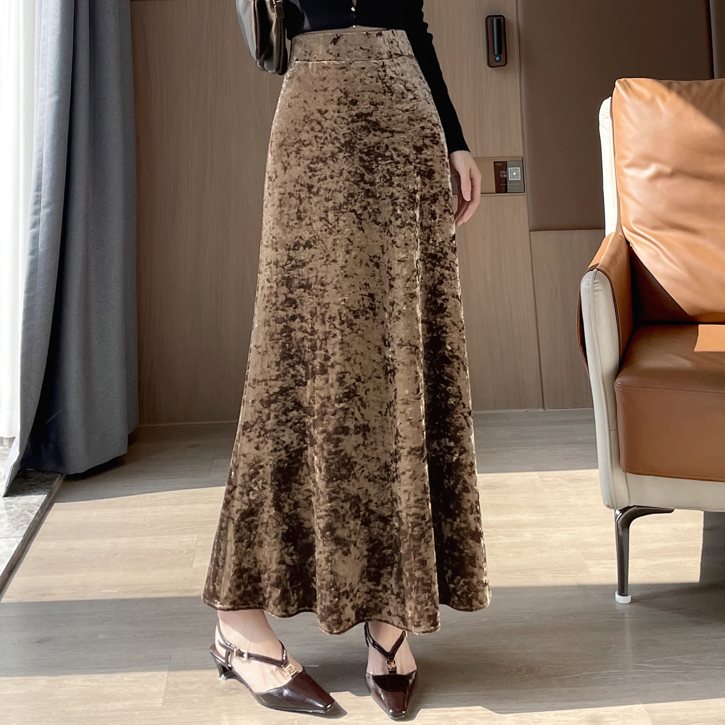 Velvet midi skirt for women in autumn and winter, plus size, high waist, drooping sensation, A-line hip hugging long skirt, slimming down, lower body covering skirt