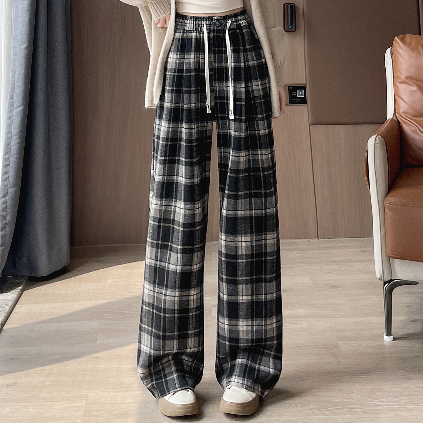 Retro temperament checkered casual pants for women in early autumn 2025, fashionable and simple temperament, casual and versatile elastic wide leg pants Retro temperament checkered casual pants for women in early autumn 2025, fashionable and simple temperament, casual and versatile elastic wide leg pants