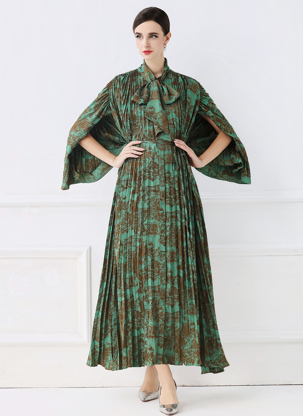 Real time shooting of European and American fashionable pleated round style large swing gold printed dress Real time shooting of European and American fashionable pleated round style large swing gold printed dress