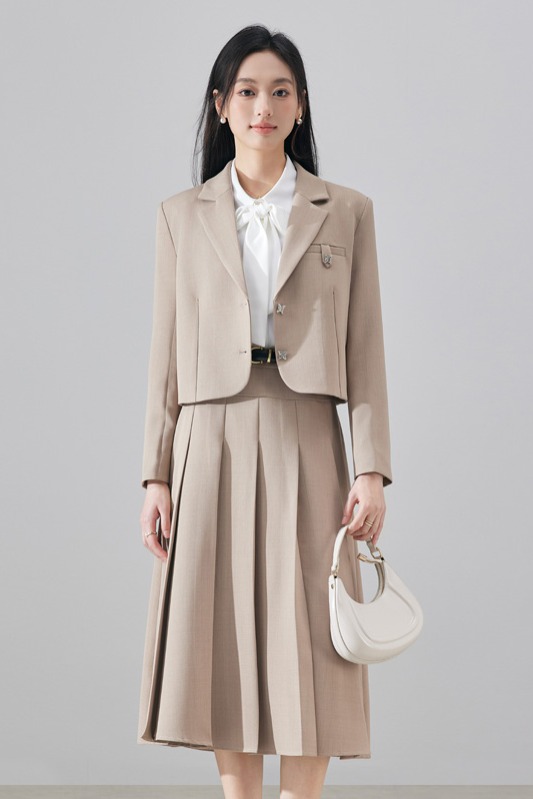 Small suit, half skirt, two-piece set, professional women's clothing, 2025 autumn new design, simple and versatile suit Small suit, half skirt, two-piece set, professional women's clothing, 2025 autumn new design, simple and versatile suit