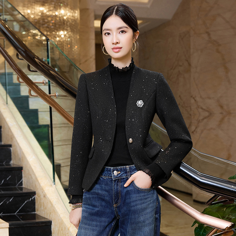 Small stature, collarless suit jacket, women's 2025 early autumn new design, niche commuting versatile small suit Small stature, collarless suit jacket, women's 2025 early autumn new design, niche commuting versatile small suit