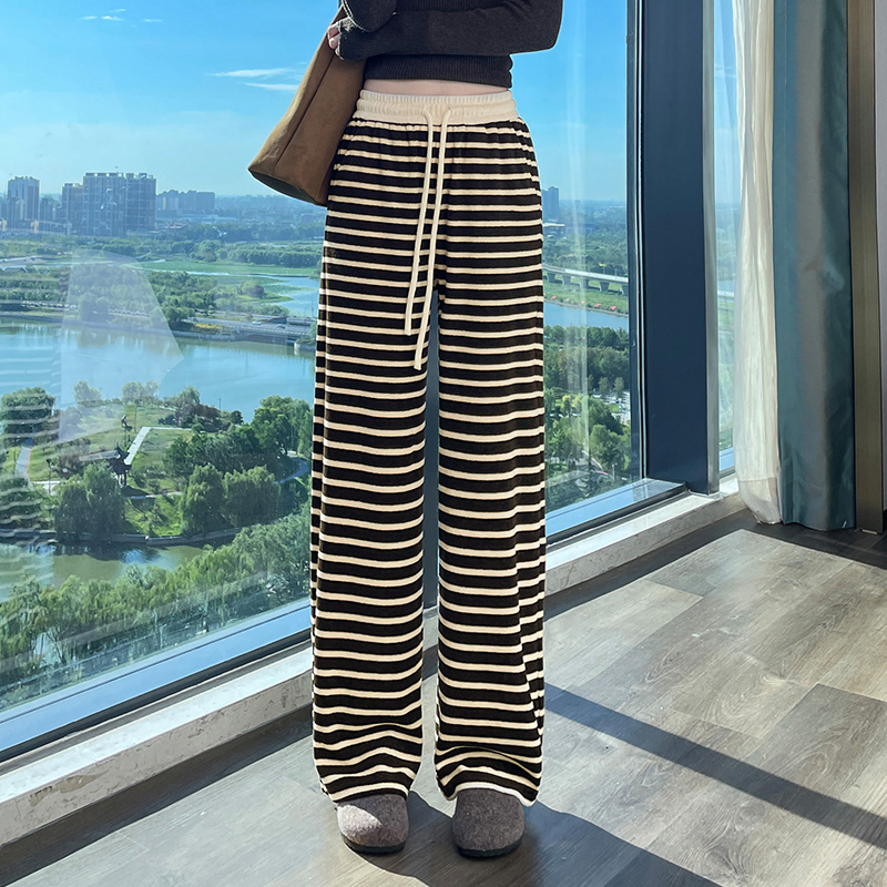 Velvet thickened fashionable striped sports pants for women in autumn and winter 2025, simple temperament, casual and versatile, elastic waisted wide leg pants Velvet thickened fashionable striped sports pants for women in autumn and winter 2025, simple temperament, casual and versatile, elastic waisted wide leg pants