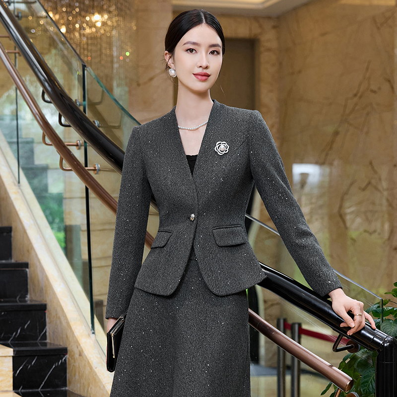 Slimming and slimming V-neck suit jacket for women in autumn, fashionable and simple temperament, versatile suit and skirt set for commuting Slimming and slimming V-neck suit jacket for women in autumn, fashionable and simple temperament, versatile suit and skirt set for commuting