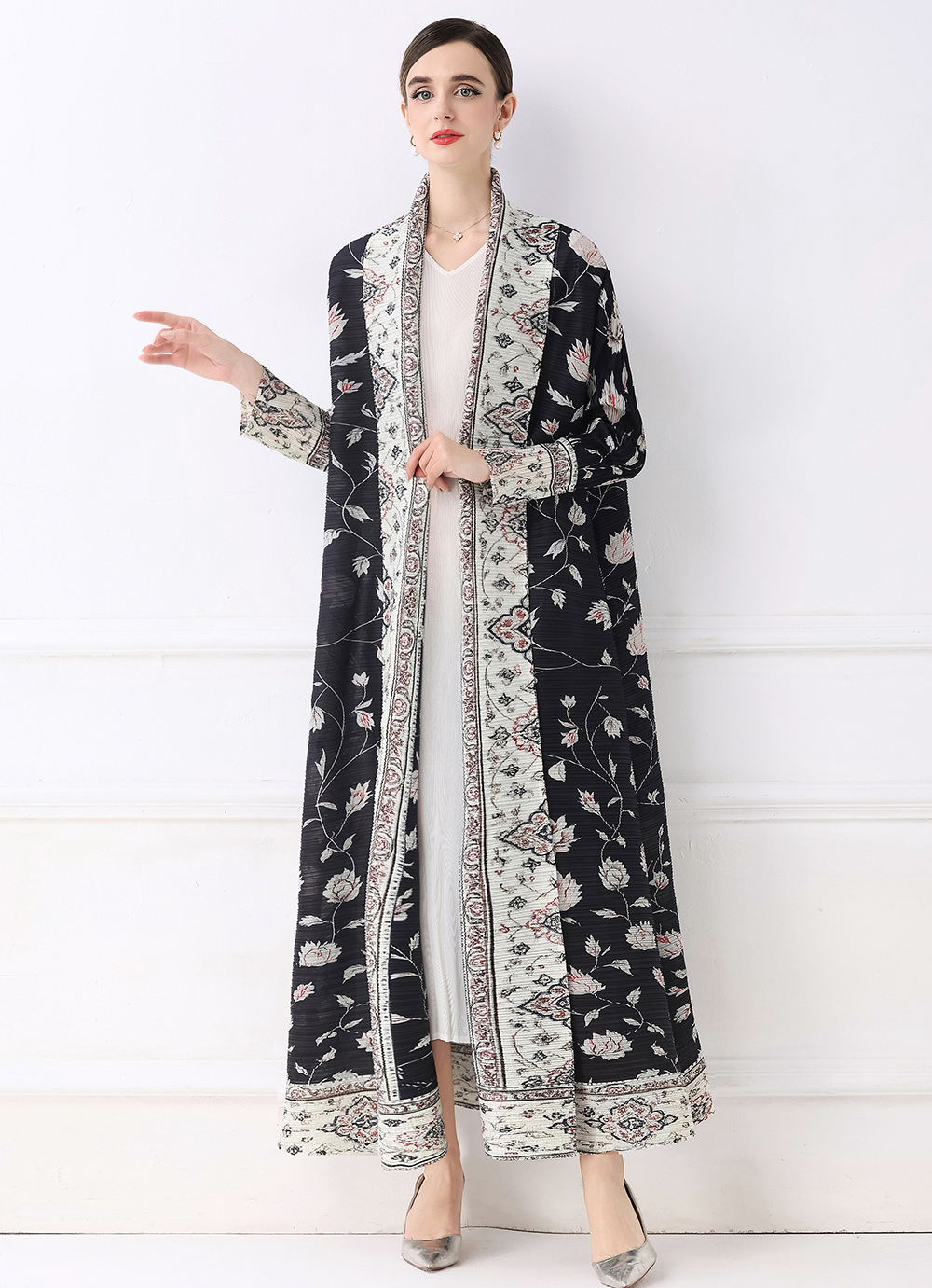 Factory direct sales of Miyake pleated early autumn pleated loose plus size printed outerwear Factory direct sales of Miyake pleated early autumn pleated loose plus size printed outerwear