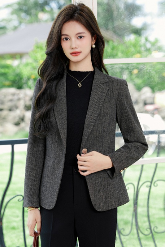 Small slim fit suit jacket for women in the autumn of 2025, simple and capable temperament, one button commuting suit Small slim fit suit jacket for women in the autumn of 2025, simple and capable temperament, one button commuting suit