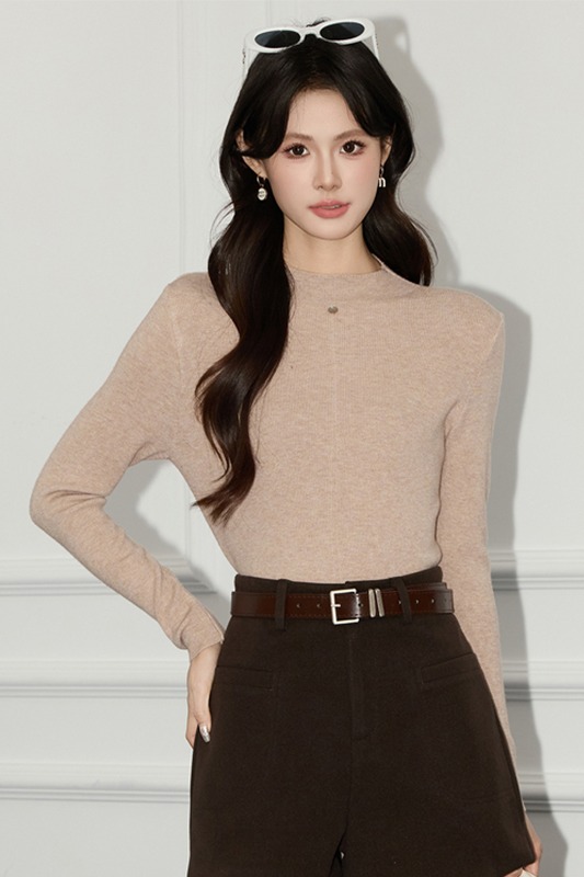 Simple and versatile round neck sweater for women in autumn and winter 2025, slim fit and slimming temperament, small stature, inner layer, bottom layer, top Simple and versatile round neck sweater for women in autumn and winter 2025, slim fit and slimming temperament, small stature, inner layer, bottom layer, top