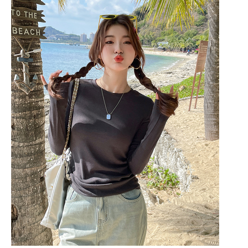 Short round neck T-shirt for women in autumn 2025, slim fit and slimming style, casual and versatile small base shirt Short round neck T-shirt for women in autumn 2025, slim fit and slimming style, casual and versatile small base shirt