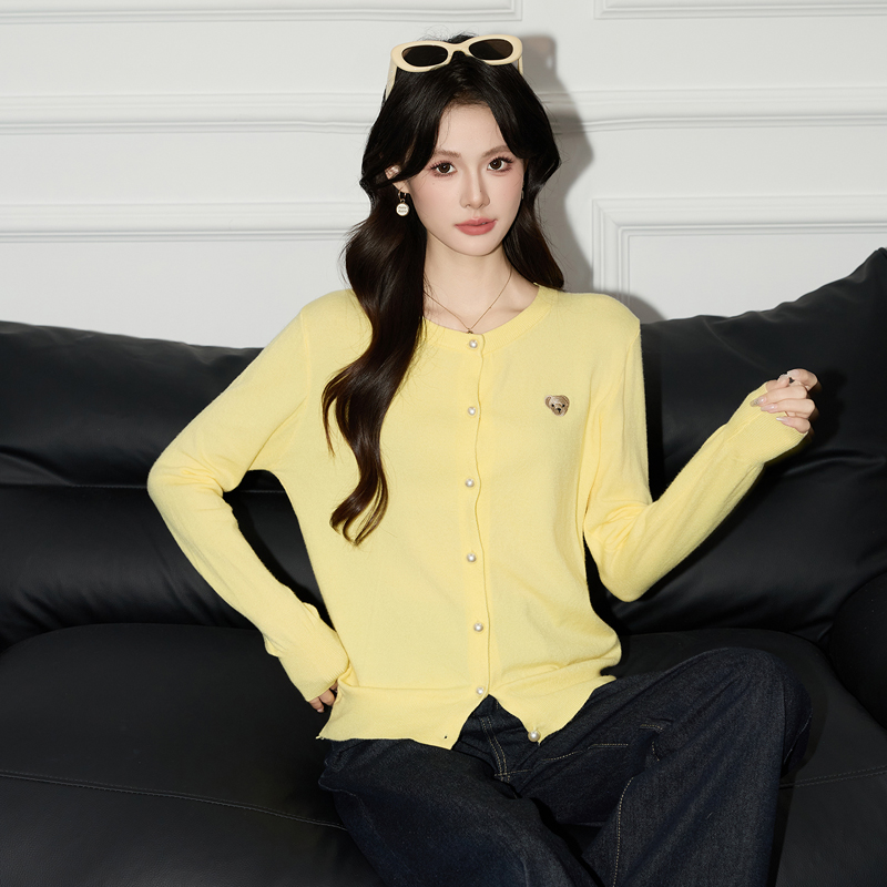 Fashionable western-style knitted cardigan women's 2025 autumn new design sense, niche temperament, casual versatile long sleeved sweater