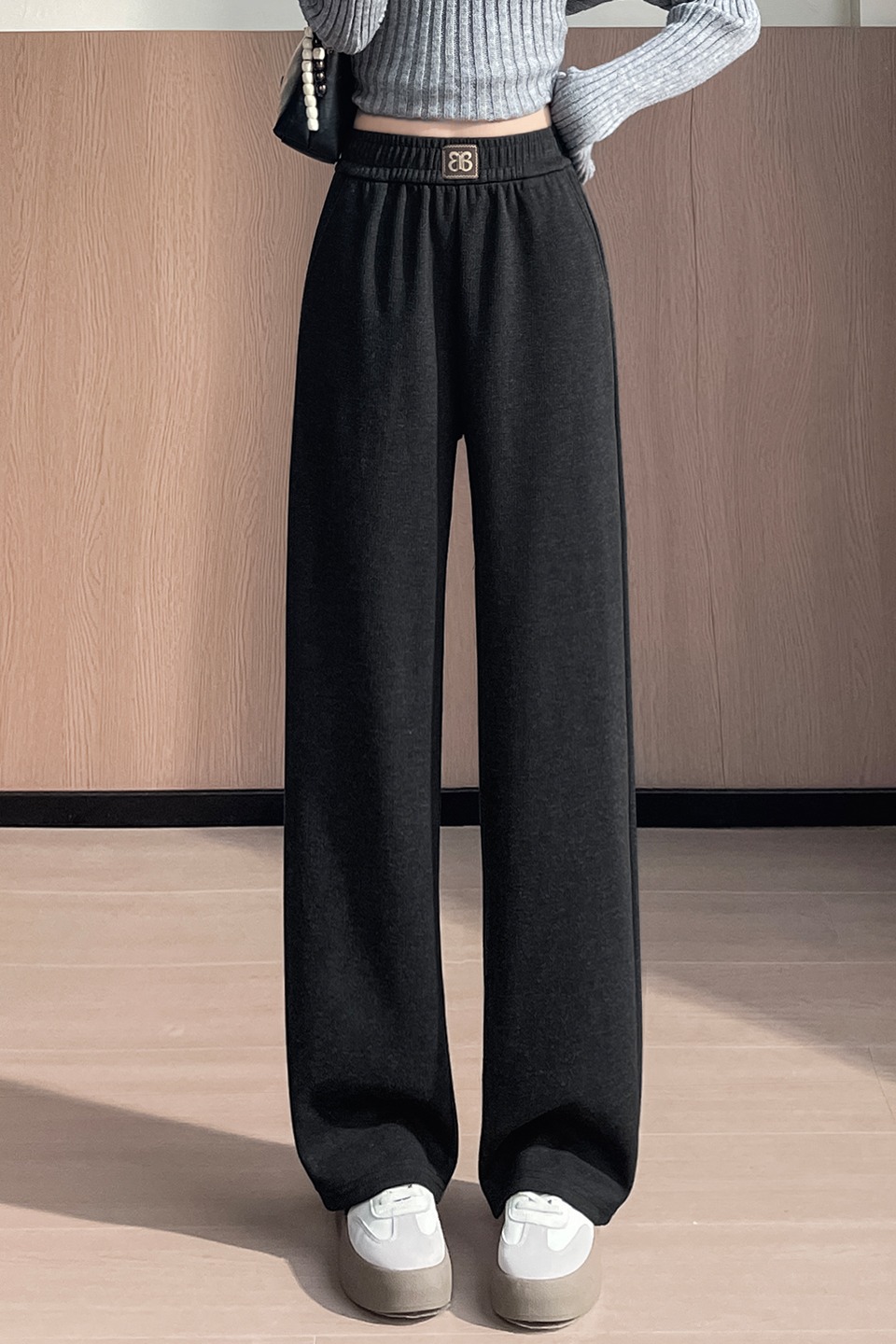 Black narrow leg wide leg pants for women in autumn, with a petite temperament and a high waisted, drooping feeling. Loose and slimming casual pants Black narrow leg wide leg pants for women in autumn, with a petite temperament and a high waisted, drooping feeling. Loose and slimming casual pants