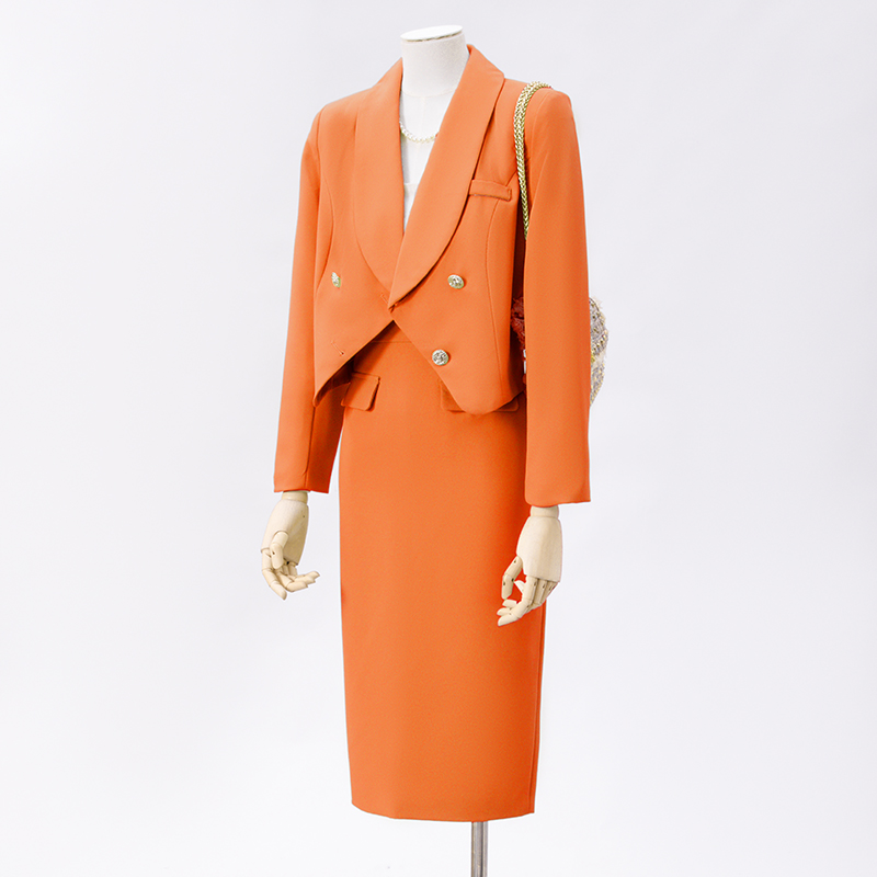 Short and petite suit, half skirt set, women's 2025 early autumn new style, minimalist temperament, age reducing short suit Short and petite suit, half skirt set, women's 2025 early autumn new style, minimalist temperament, age reducing short suit