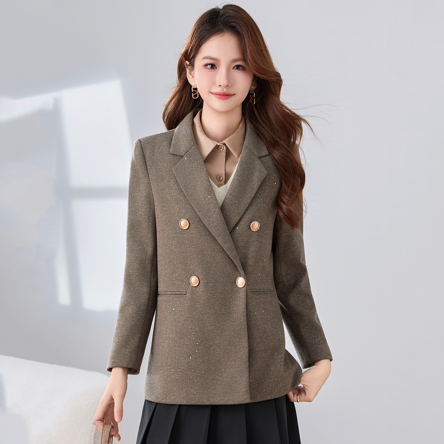 Fashionable and minimalist style suit jacket for women in early autumn 2025, with a niche and versatile design, professional long sleeved suit Fashionable and minimalist style suit jacket for women in early autumn 2025, with a niche and versatile design, professional long sleeved suit