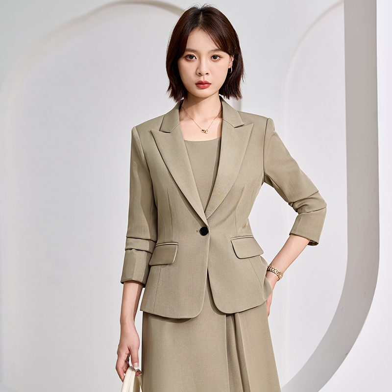 Commuting one button slim fit suit jacket for women in early autumn 2025, simple and capable temperament suit dress set Commuting one button slim fit suit jacket for women in early autumn 2025, simple and capable temperament suit dress set