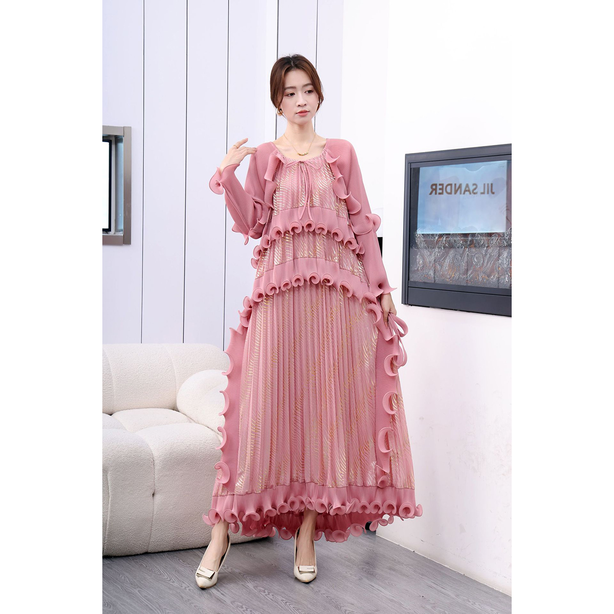 Sanzhai 2025 Heavy Industry Foreign Trade Folded Fungus Edge Tight Edge Strap Splicing Gold Plated Dress with Crimson Fold Large Size Dress