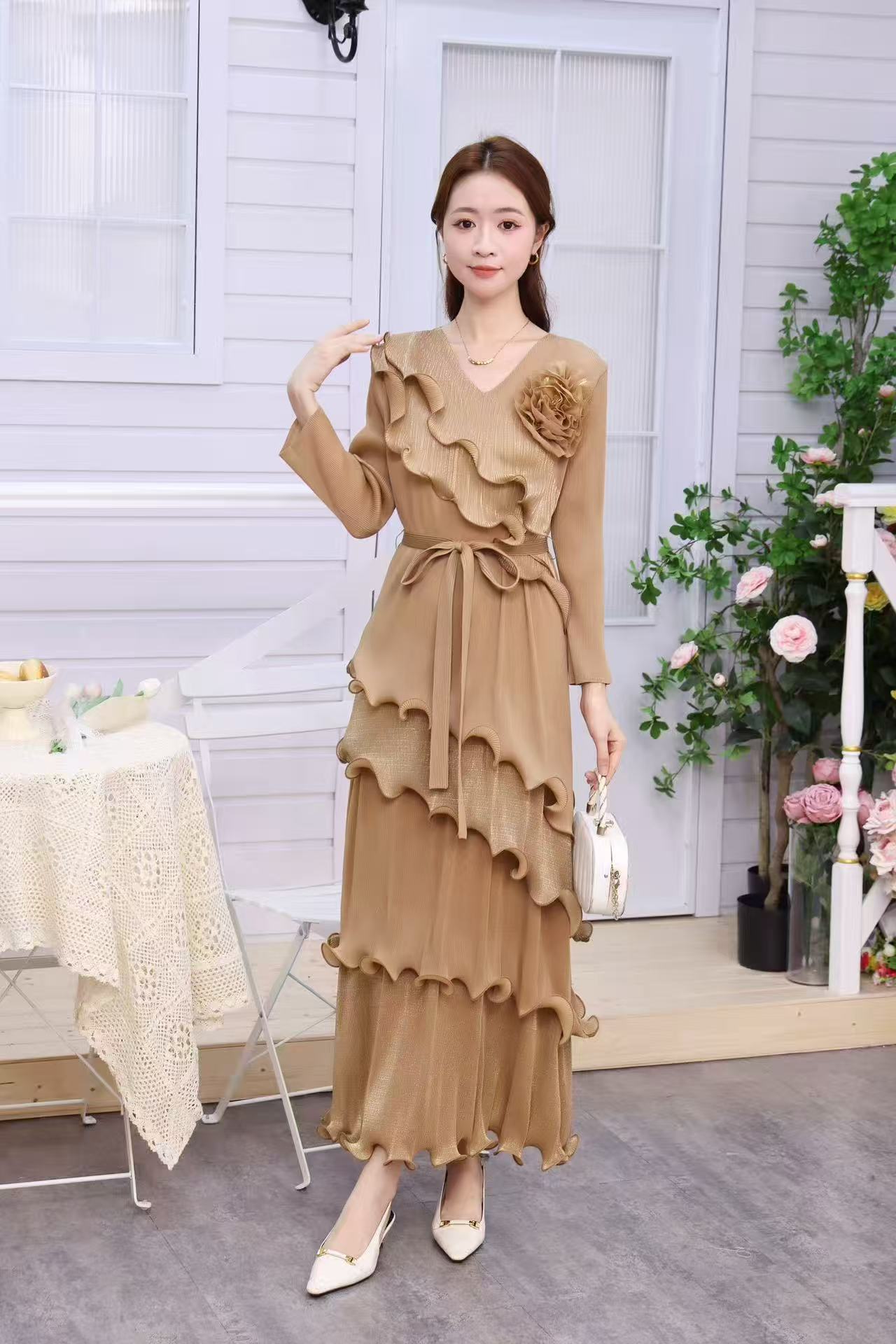 Cross border cake skirt with fungus edge, three-dimensional flower decoration, hot stamping, lace up pleated dress, French European and American pleated dress Cross border cake skirt with fungus edge, three-dimensional flower decoration, hot stamping, lace up pleated dress, French European and American pleated dress