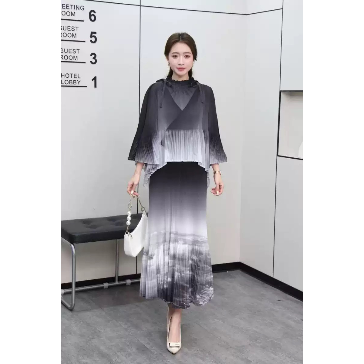 Miyake 2025 Cross border Printed Wrinkle Set Large Women's Horn Sleeve Drawstring Loose Top Hundred Fold Bag Hip Skirt Miyake 2025 Cross border Printed Wrinkle Set Large Women's Horn Sleeve Drawstring Loose Top Hundred Fold Bag Hip Skirt