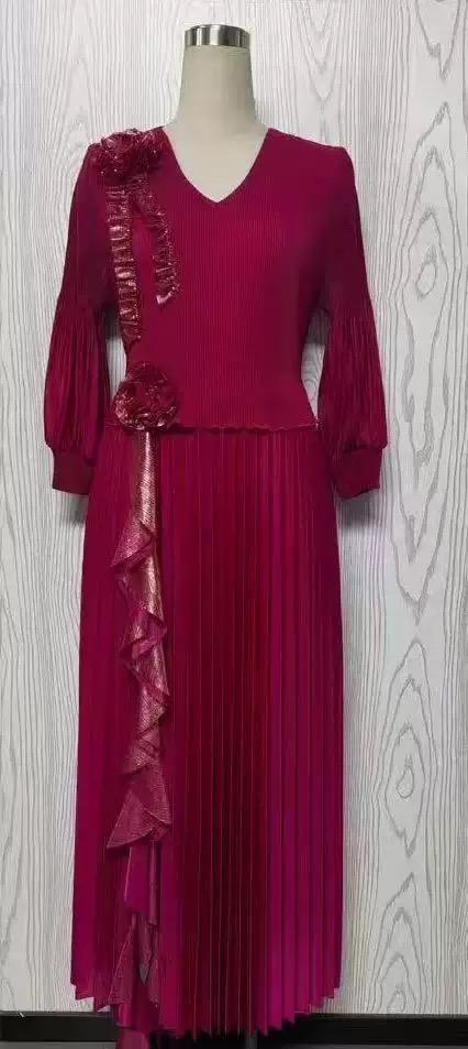 Folded European and American cross-border autumn hot stamping nail bead lotus leaf long dress elegant loose dress three-dimensional decoration flowers Folded European and American cross-border autumn hot stamping nail bead lotus leaf long dress elegant loose dress three-dimensional decoration flowers