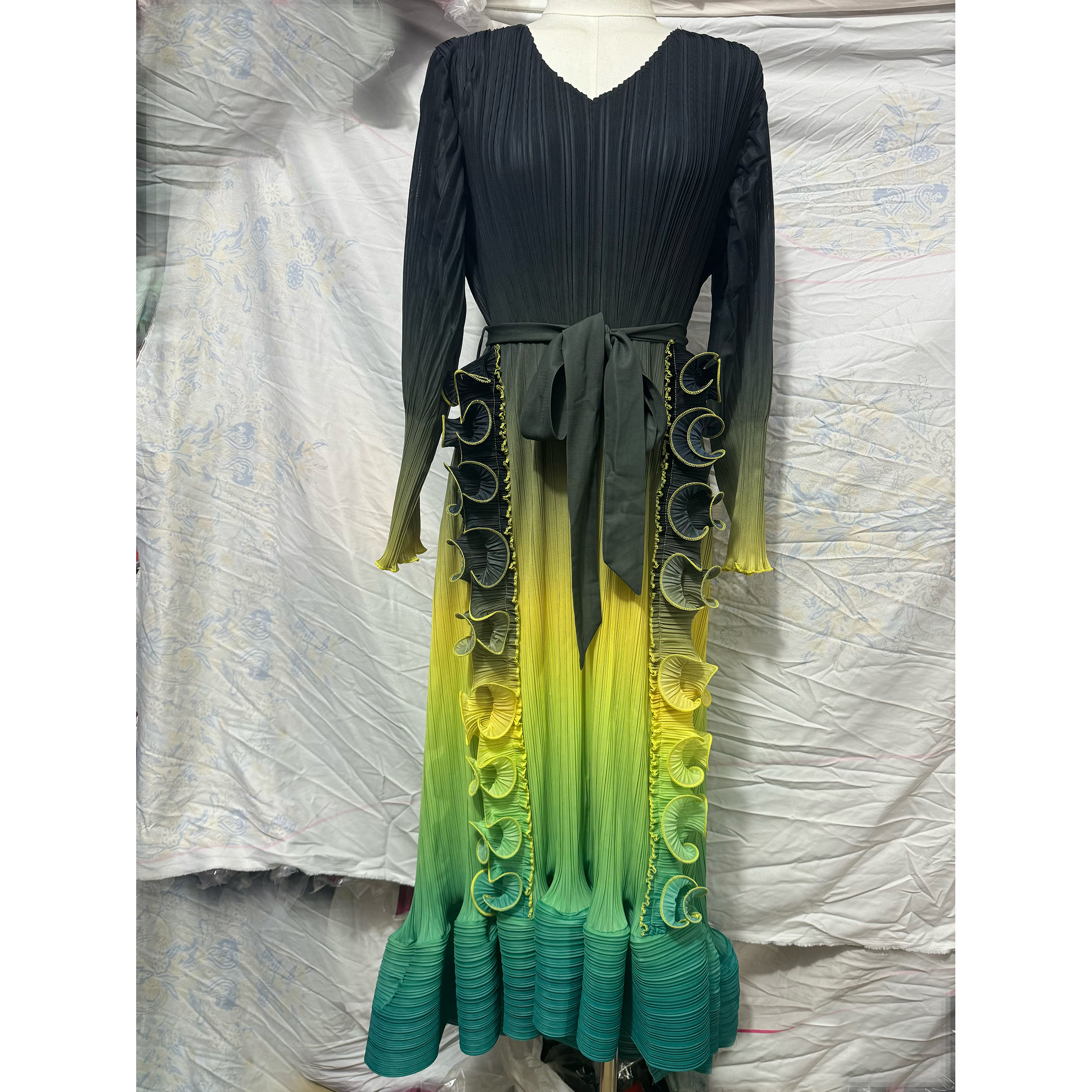 Sanzhai Foreign Trade Light Luxury High end Dress Gradient Color Lotus Leaf Edge Mushroom Edge Heavy duty Folded Long pleated Dress Sanzhai Foreign Trade Light Luxury High end Dress Gradient Color Lotus Leaf Edge Mushroom Edge Heavy duty Folded Long pleated Dress