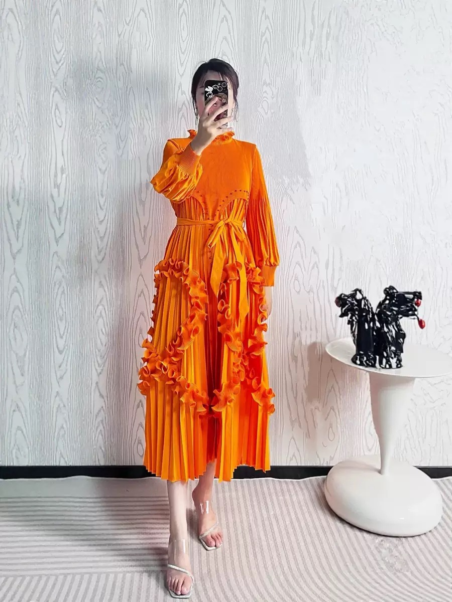 Black fungus edge three-dimensional decoration palace style pleated dress design sense lantern sleeves pleated European and American foreign trade women's long dress Black fungus edge three-dimensional decoration palace style pleated dress design sense lantern sleeves pleated European and American foreign trade women's long dress