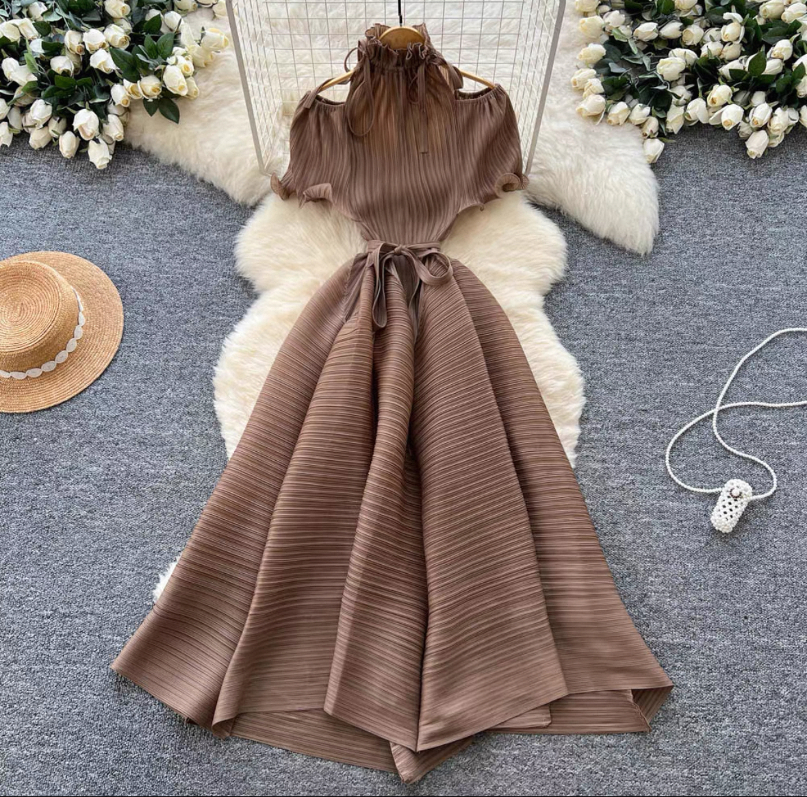 European and American foreign trade short sleeved dress with pleats, exposed shoulders, autumn fungus edge, stand up collar, tie up, Miyake lady loose long skirt European and American foreign trade short sleeved dress with pleats, exposed shoulders, autumn fungus edge, stand up collar, tie up, Miyake lady loose long skirt