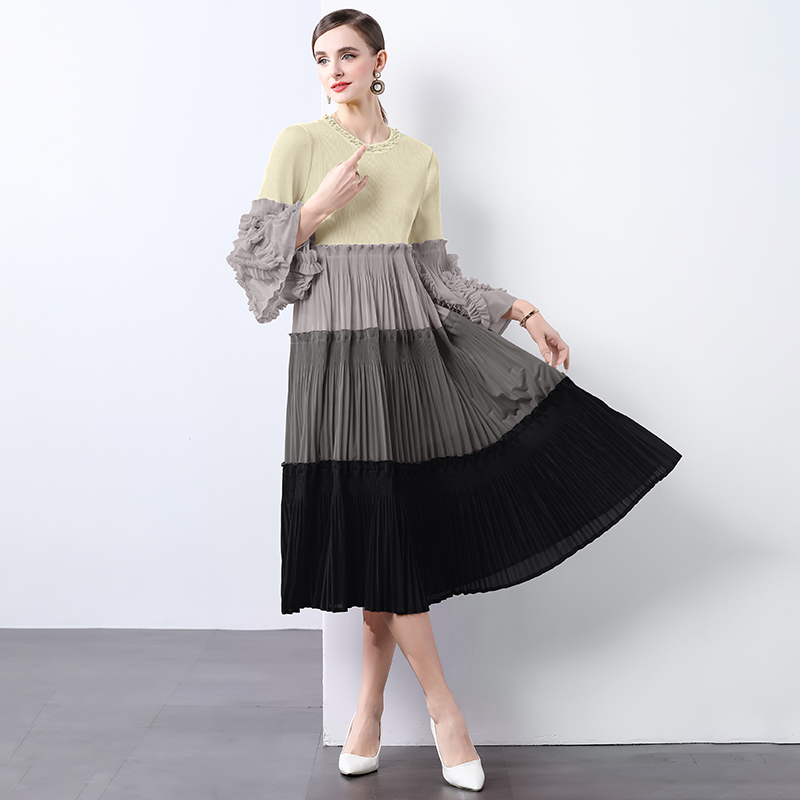 Miyake European and American contrasting color splicing pleated light luxury nail bead trumpet sleeve large swing skirt high-end cake dress for women Miyake European and American contrasting color splicing pleated light luxury nail bead trumpet sleeve large swing skirt high-end cake dress for women