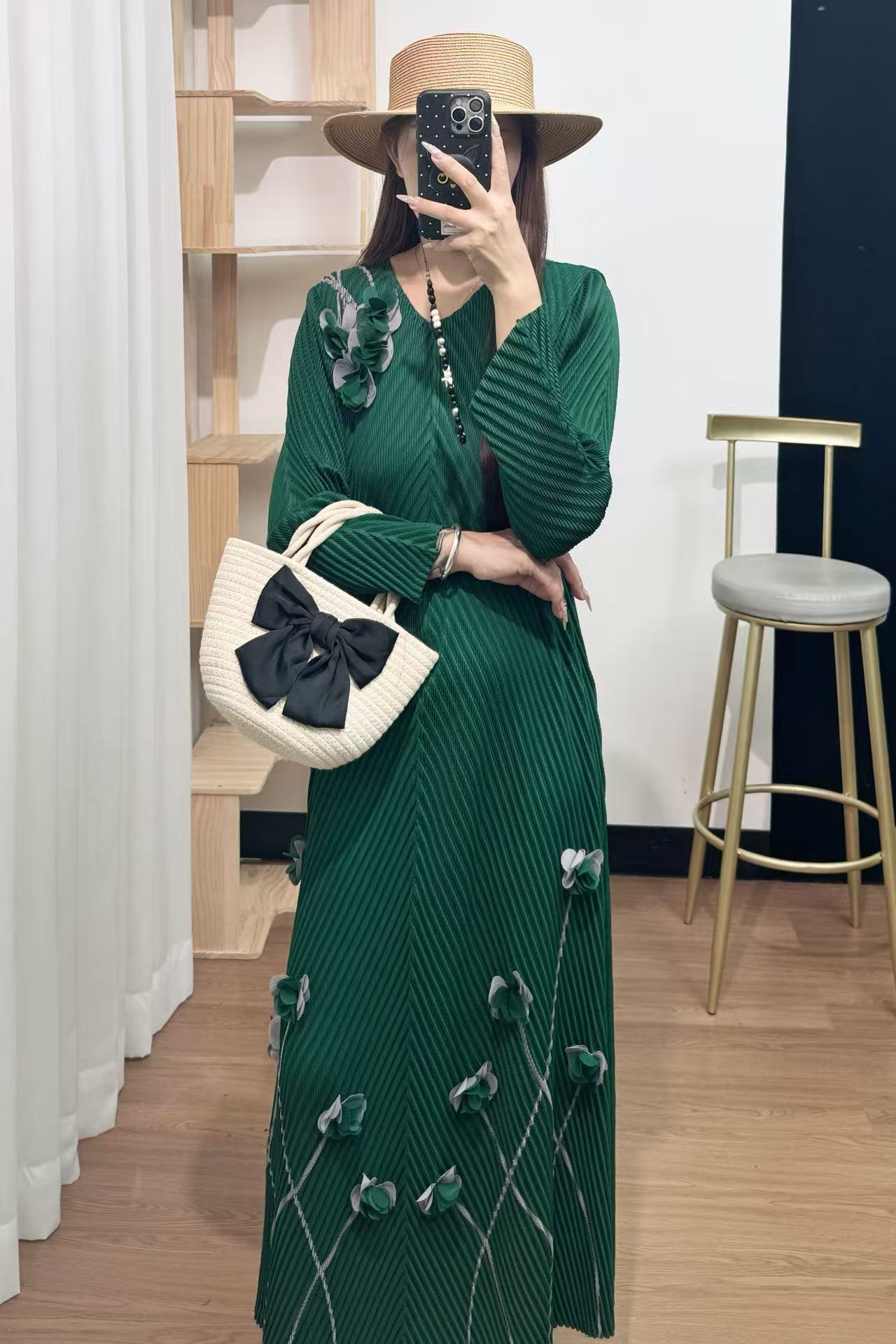Autumn pleated new belt design with three-dimensional flower decoration cross-border dress, European, American, African printed long skirt Autumn pleated new belt design with three-dimensional flower decoration cross-border dress, European, American, African printed long skirt