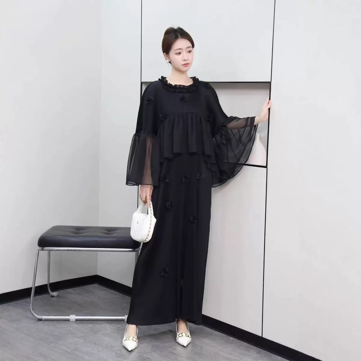 Miyake 2025 foreign trade pleated round neck three-dimensional flower decoration lotus leaf edge flared sleeves loose slimming women's dress Miyake 2025 foreign trade pleated round neck three-dimensional flower decoration lotus leaf edge flared sleeves loose slimming women's dress