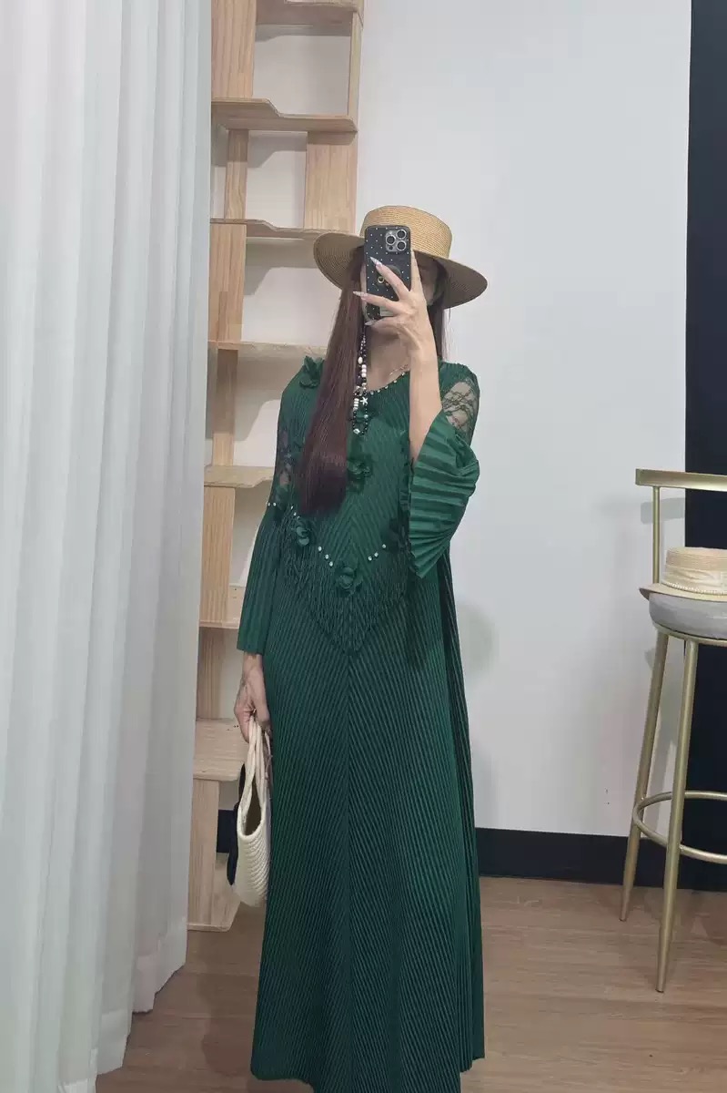 Cross border Europe, America, Africa plus size design sense lace pleated nail drill tassel three-dimensional flower trumpet sleeve women's dress Cross border Europe, America, Africa plus size design sense lace pleated nail drill tassel three-dimensional flower trumpet sleeve women's dress