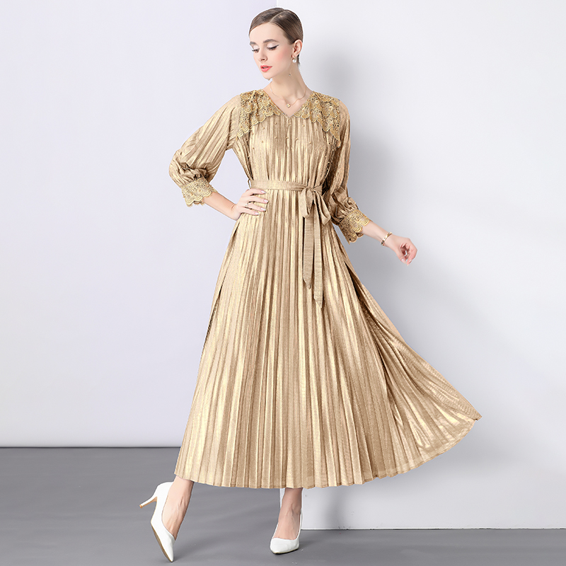 Miyake high-end lace European and American cross-border pleated nail bead hot gold high gloss lantern sleeve dress design sense women's dress Miyake high-end lace European and American cross-border pleated nail bead hot gold high gloss lantern sleeve dress design sense women's dress