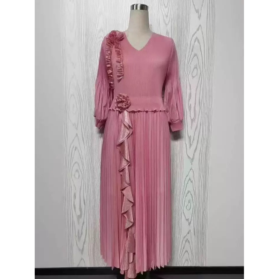 Folded European and American cross-border autumn hot stamping nail bead lotus leaf long dress elegant loose dress three-dimensional decoration flowers Folded European and American cross-border autumn hot stamping nail bead lotus leaf long dress elegant loose dress three-dimensional decoration flowers