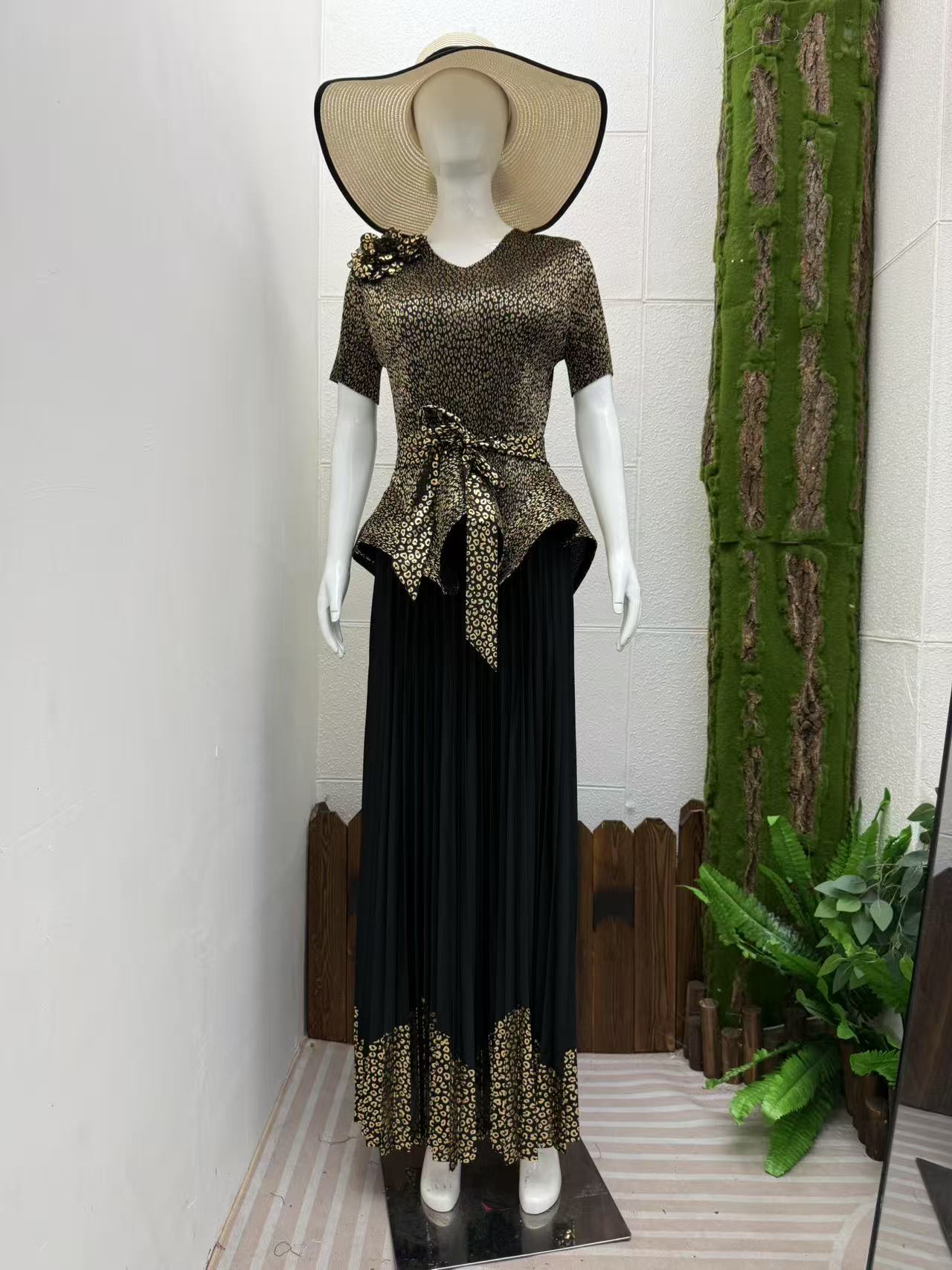 Gilded pleated irregular design with three-dimensional decorative plate flower top, Miyake pleated versatile half skirt, women's set skirt Gilded pleated irregular design with three-dimensional decorative plate flower top, Miyake pleated versatile half skirt, women's set skirt