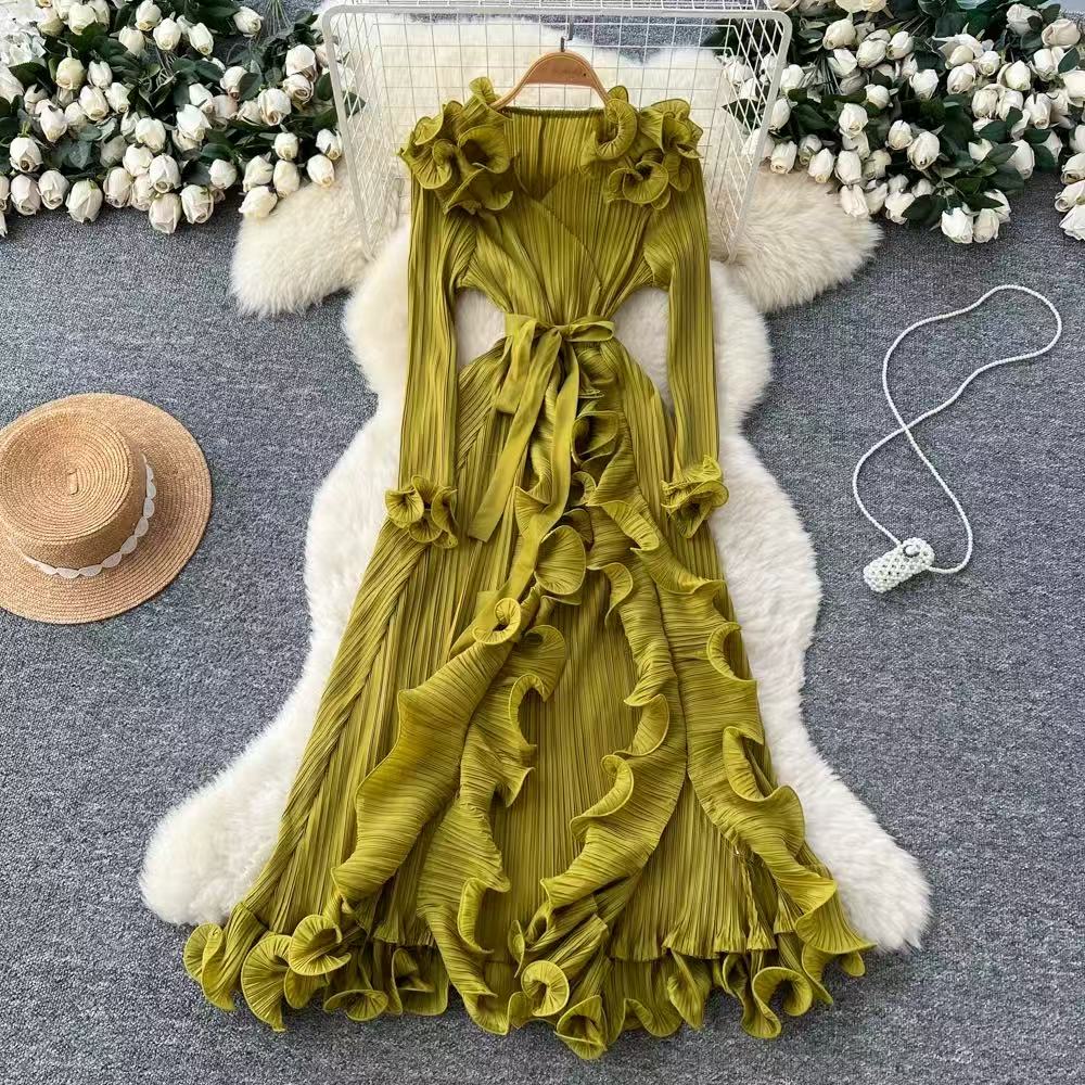 Foreign trade design with wooden ear folds, three-dimensional flower decorations, pleated heavy industry dresses, spliced lace up women's long skirts Foreign trade design with wooden ear folds, three-dimensional flower decorations, pleated heavy industry dresses, spliced lace up women's long skirts