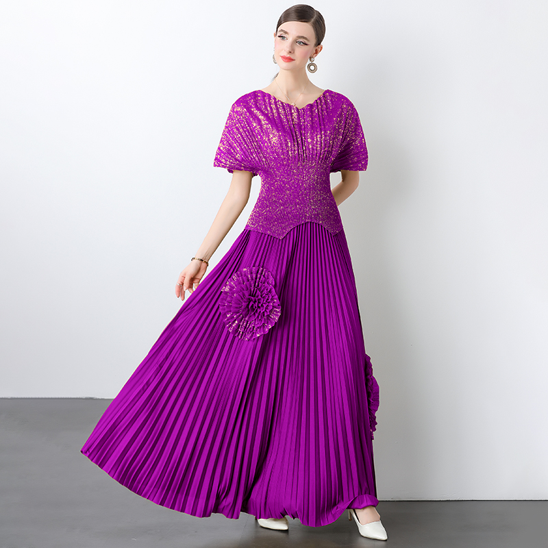 Miyake 2025 European and American style hot stamping bat sleeves pleated top pleated half skirt cross-border fashion women's suit Miyake 2025 European and American style hot stamping bat sleeves pleated top pleated half skirt cross-border fashion women's suit