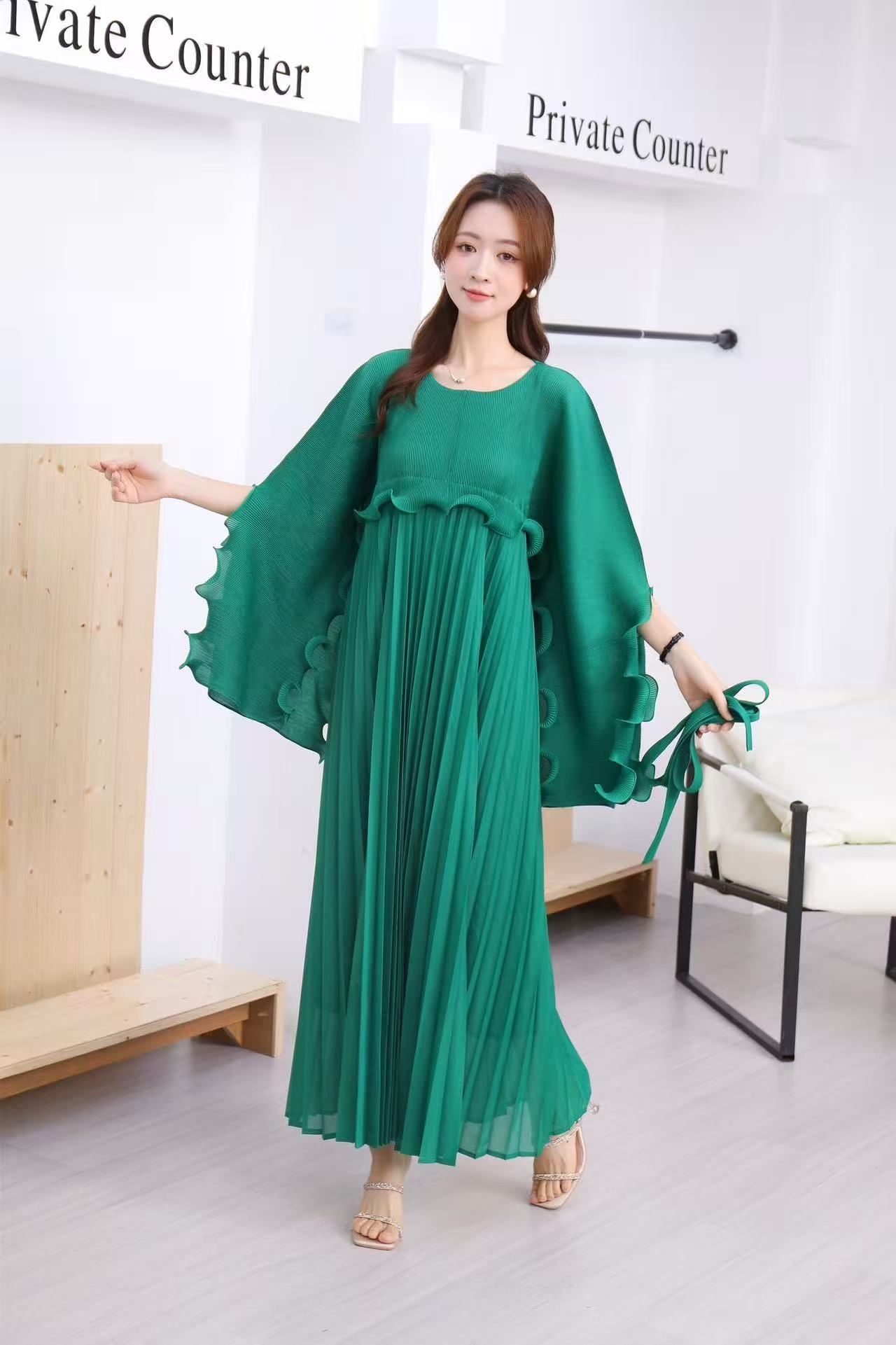European and American foreign trade mushroom edge shawl sleeve long sleeved autumn pleated grand display three bedroom dress African batball sleeve long skirt European and American foreign trade mushroom edge shawl sleeve long sleeved autumn pleated grand display three bedroom dress African batball sleeve long skirt