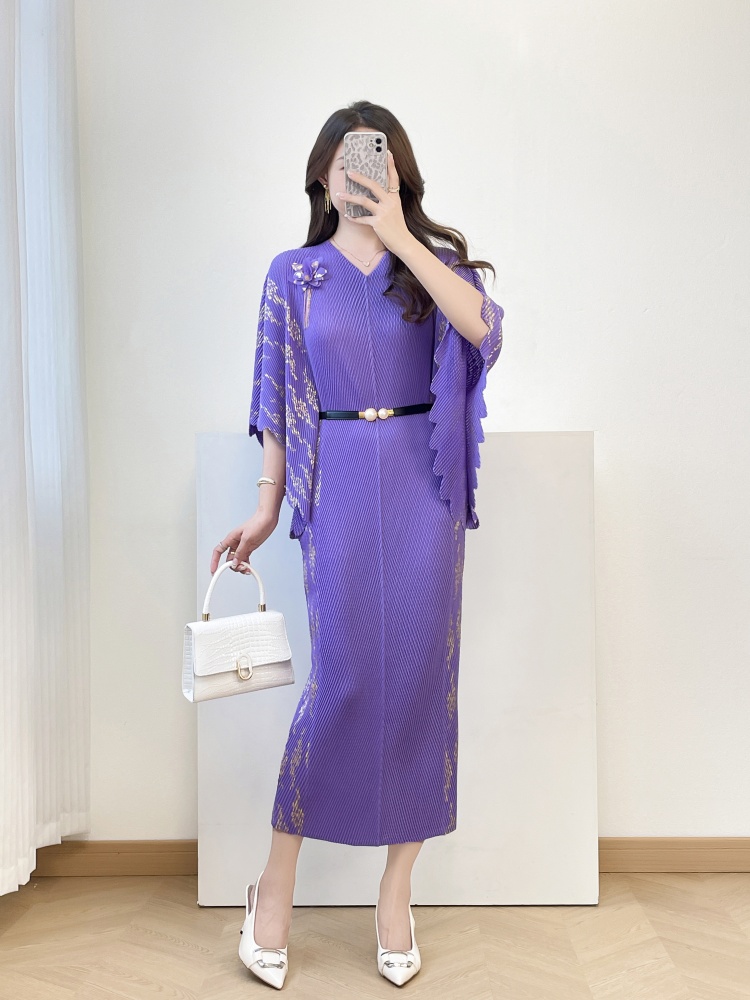 European and American batball sleeves, hot stamping three-dimensional flower decoration belt, slim fit long skirt, cross-border dragon scale pleat, autumn three bedroom women's clothing European and American batball sleeves, hot stamping three-dimensional flower decoration belt, slim fit long skirt, cross-border dragon scale pleat, autumn three bedroom women's clothing