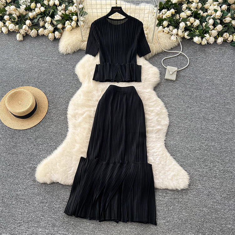 2025 Miyake Design Style Splicing European and American Set with ruffled edges, round neck short sleeved top, high waist, hip hugging skirt for women 2025 Miyake Design Style Splicing European and American Set with ruffled edges, round neck short sleeved top, high waist, hip hugging skirt for women