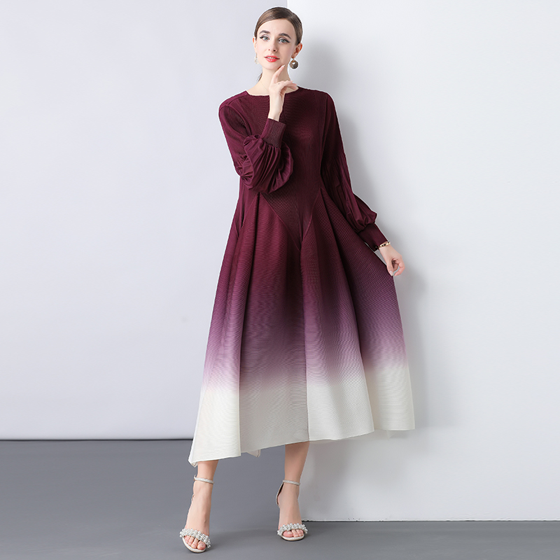 Miyake 2025 European and American cross-border gradient color pleated dress floral bud skirt loose flared sleeve temperament anti-aging dress Miyake 2025 European and American cross-border gradient color pleated dress floral bud skirt loose flared sleeve temperament anti-aging dress