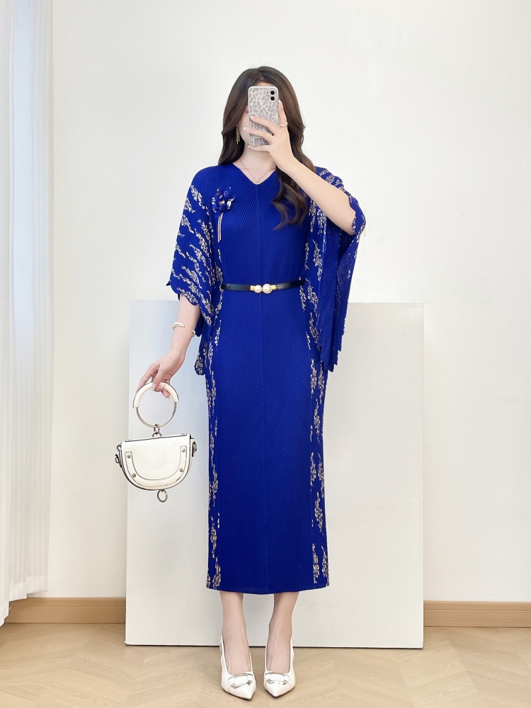 European and American batball sleeves, hot stamping three-dimensional flower decoration belt, slim fit long skirt, cross-border dragon scale pleat, autumn three bedroom women's clothing European and American batball sleeves, hot stamping three-dimensional flower decoration belt, slim fit long skirt, cross-border dragon scale pleat, autumn three bedroom women's clothing