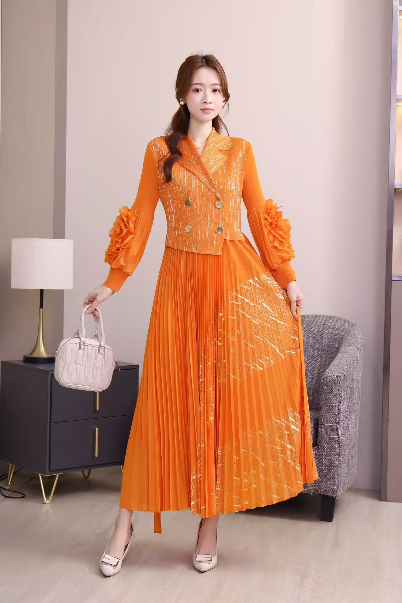 Miyake European and American foreign trade plate flower three-dimensional flower decoration pleated gold foil splicing dress lantern sleeves women's large swing skirt Miyake European and American foreign trade plate flower three-dimensional flower decoration pleated gold foil splicing dress lantern sleeves women's large swing skirt