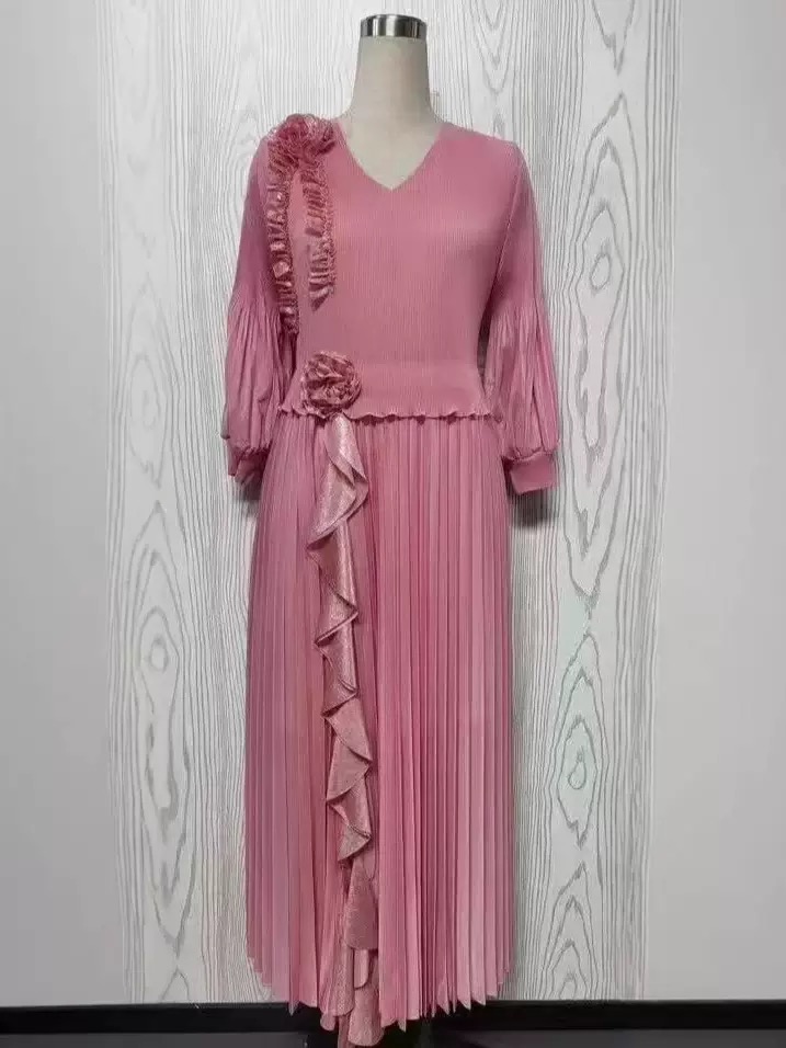 Folded European and American cross-border autumn hot stamping nail bead lotus leaf long dress elegant loose dress three-dimensional decoration flowers Folded European and American cross-border autumn hot stamping nail bead lotus leaf long dress elegant loose dress three-dimensional decoration flowers