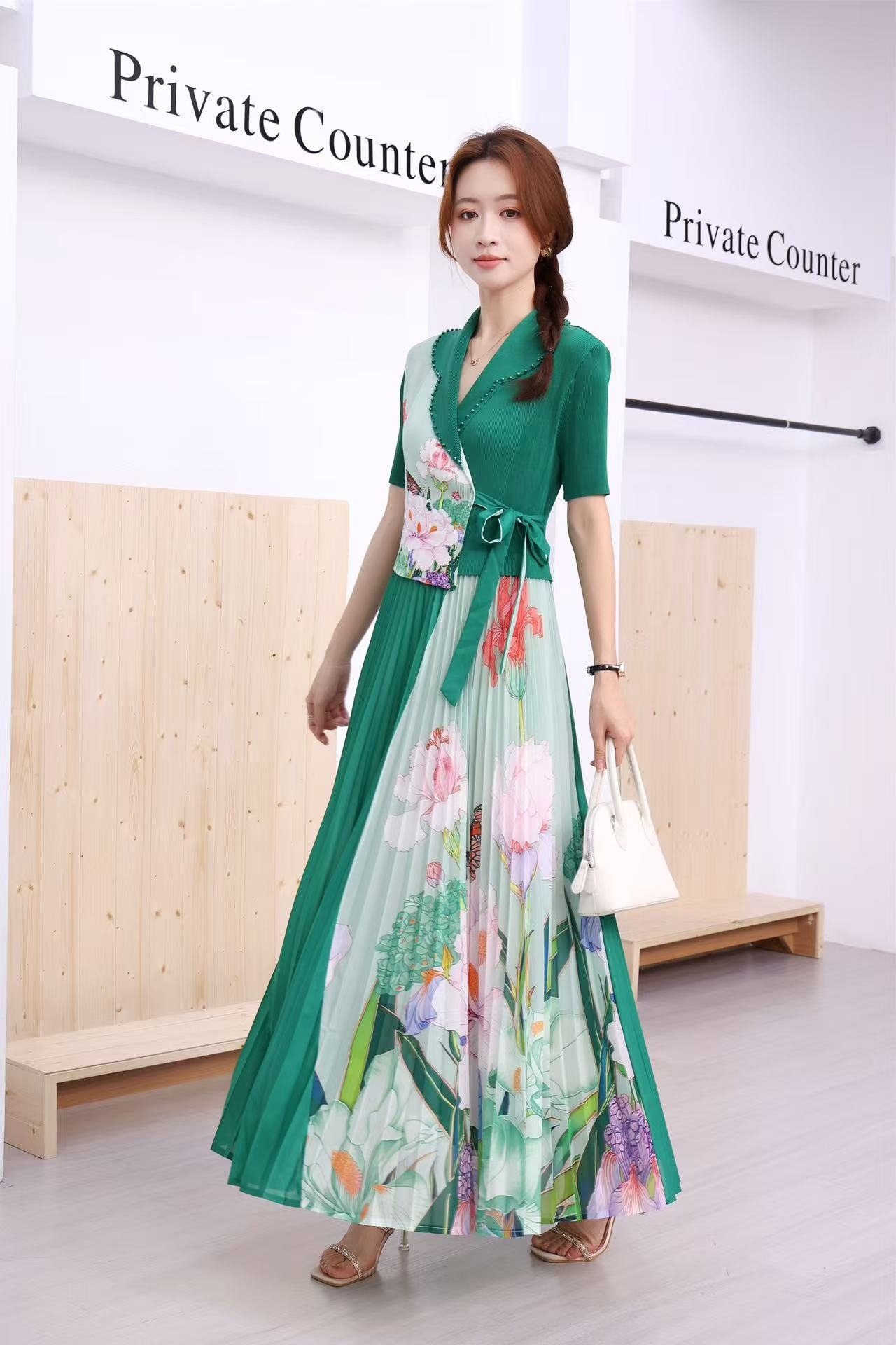 San Zhai 2025 fake two cross-border pleated nail bead pleated dresses in plus size, loose, European and American fashion prints, popular items San Zhai 2025 fake two cross-border pleated nail bead pleated dresses in plus size, loose, European and American fashion prints, popular items