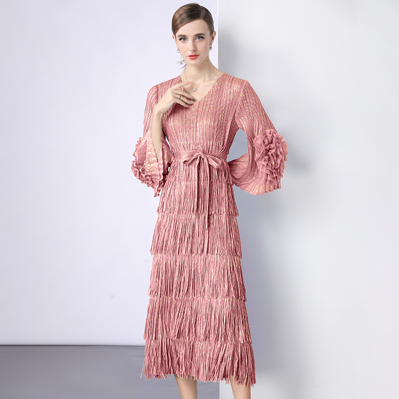 Wrinkle, gold foil, tassel, foreign trade dress, plate flower, flared sleeves, design sense, three house European and American style, autumn lace up long skirt Wrinkle, gold foil, tassel, foreign trade dress, plate flower, flared sleeves, design sense, three house European and American style, autumn lace up long skirt