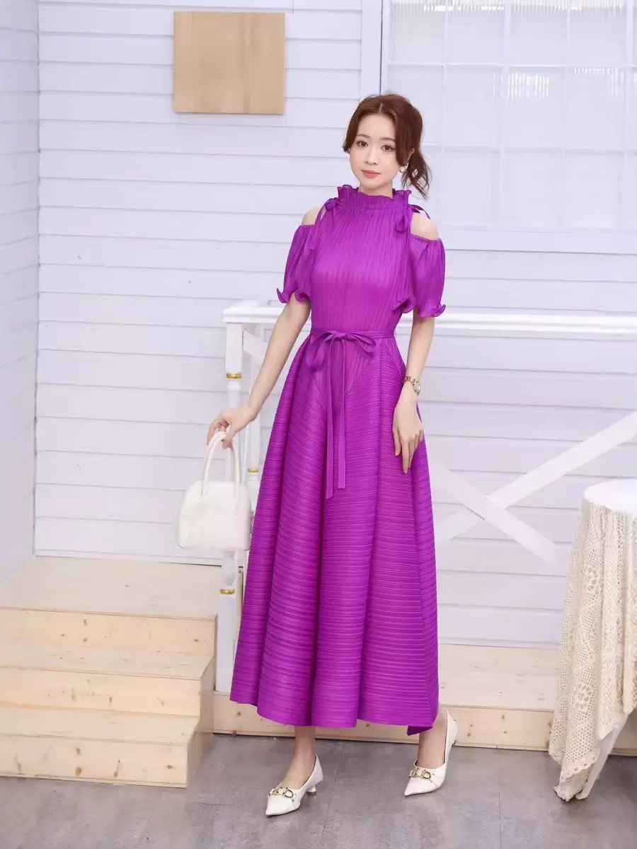 European and American foreign trade short sleeved dress with pleats, exposed shoulders, autumn fungus edge, stand up collar, tie up, Miyake lady loose long skirt European and American foreign trade short sleeved dress with pleats, exposed shoulders, autumn fungus edge, stand up collar, tie up, Miyake lady loose long skirt