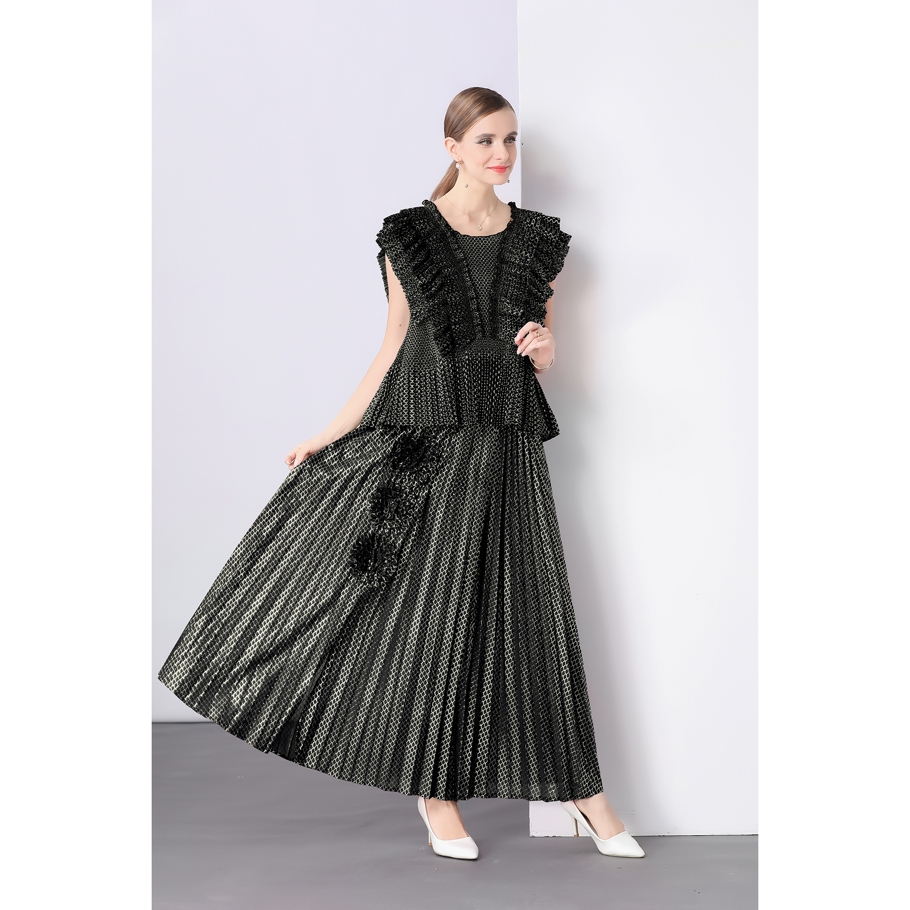 Miyake foreign trade hot stamping pleated ruffle edge European and American loose three-dimensional decoration top with split plate flower versatile pleated skirt Miyake foreign trade hot stamping pleated ruffle edge European and American loose three-dimensional decoration top with split plate flower versatile pleated skirt