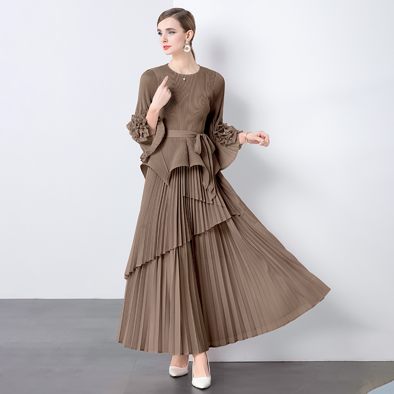 Miyake Cross border European and American Women Hand Embroidered Nail Beads Irregular Wrinkle Design Feel Loose Top Loose pleated Skirt Miyake Cross border European and American Women Hand Embroidered Nail Beads Irregular Wrinkle Design Feel Loose Top Loose pleated Skirt