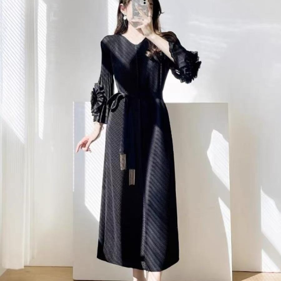 Miyake 2025 New Cross border Western Style Belt with Three Dimensional Flower Horn Sleeve Fish Scale Dragon Scale Folded Long Dress for Women Miyake 2025 New Cross border Western Style Belt with Three Dimensional Flower Horn Sleeve Fish Scale Dragon Scale Folded Long Dress for Women
